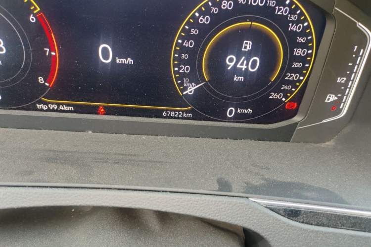 Used Volkswagen Magotan 2020 330TSI DSG Luxury Edition Odometer Close Up