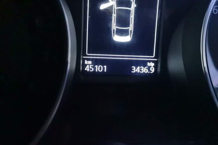 Used Volkswagen Magotan 2020 330TSI DSG Leading Model Odometer Close Up