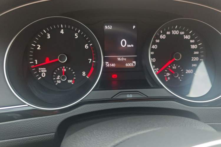 Used Volkswagen Magotan 2020 330TSI DSG Leading Model Odometer Close Up
