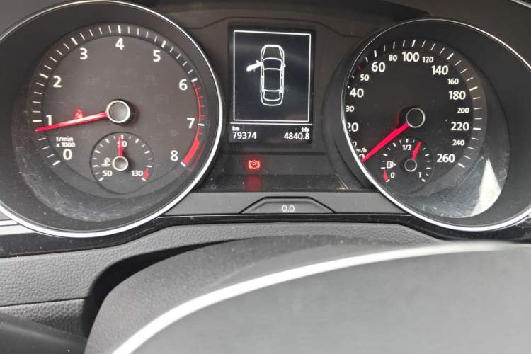 Used Volkswagen Magotan 2020 330TSI DSG Leading Model Odometer Close Up