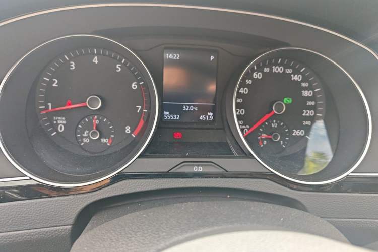 Used Volkswagen Magotan 2020 330TSI DSG Leading Model Odometer Close Up
