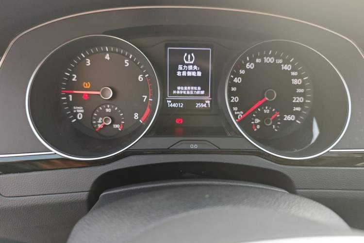 Used Volkswagen Magotan 2020 330TSI DSG Leading Model Odometer Close Up