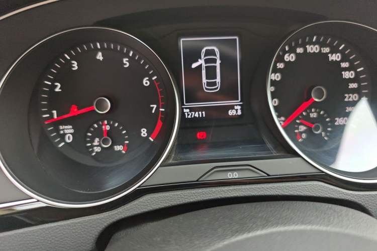 Used Volkswagen Magotan 2020 330TSI DSG Leading Model Odometer Close Up