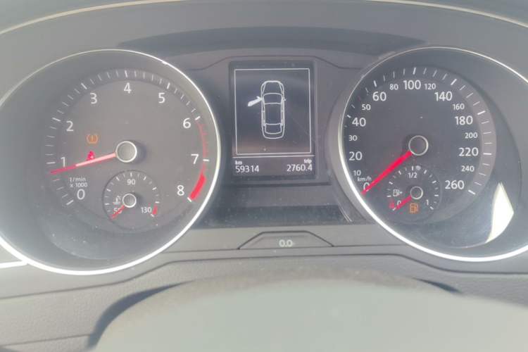 Used Volkswagen Magotan 2020 280TSI DSG Comfort Edition Odometer Close Up