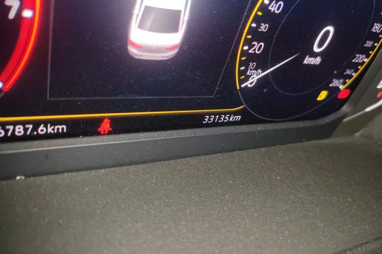 Used Volkswagen Magotan 2020 330TSI DSG Luxury Edition Odometer Close Up
