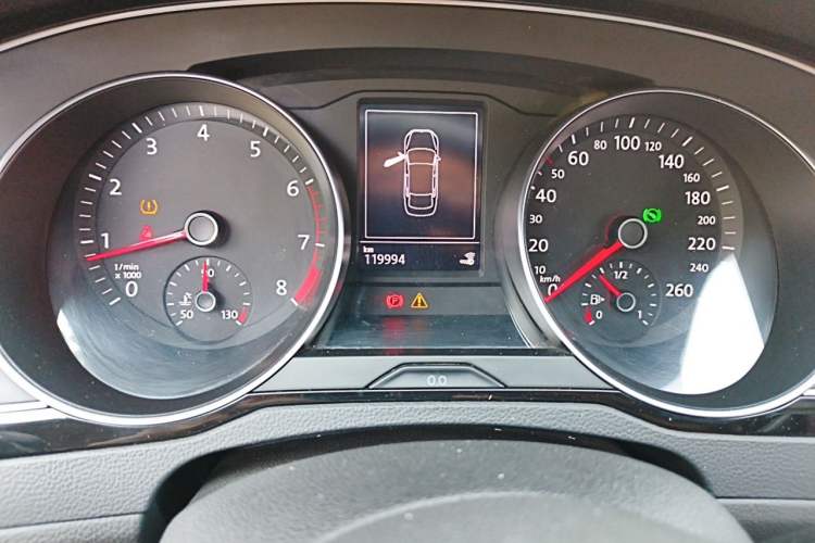 Used Volkswagen Magotan 2020 330TSI DSG Leading Model Odometer Close Up