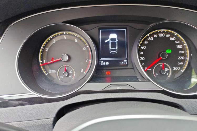 Used Volkswagen Magotan 2020 330TSI DSG Leading Model Odometer Close Up