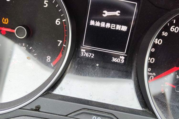 Used Volkswagen Magotan 2020 280TSI DSG Comfort Edition Odometer Close Up