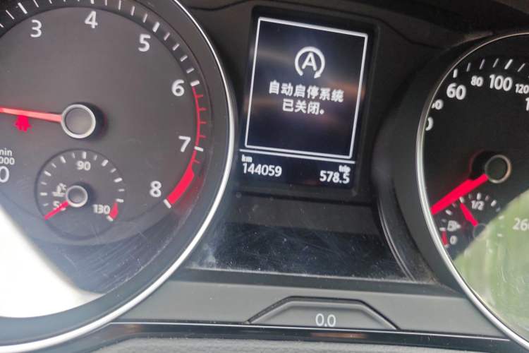 Used Volkswagen Magotan 2020 330TSI DSG Leading Model Odometer Close Up