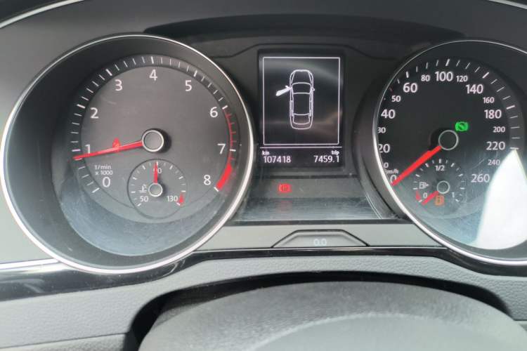 Used Volkswagen Magotan 2020 330TSI DSG Leading Model Odometer Close Up