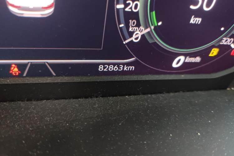 Used Volkswagen Magotan 2020 330TSI DSG Leading Model Odometer Close Up