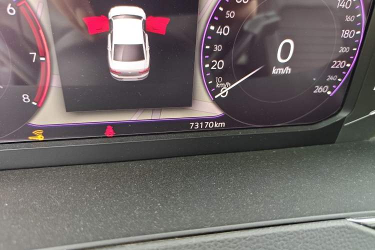 Used Volkswagen Magotan 2020 330TSI DSG Luxury Edition Odometer Close Up