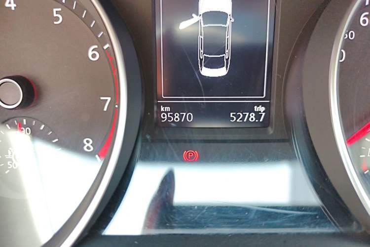 Used Volkswagen Magotan 2020 330TSI DSG Leading Model Odometer Close Up