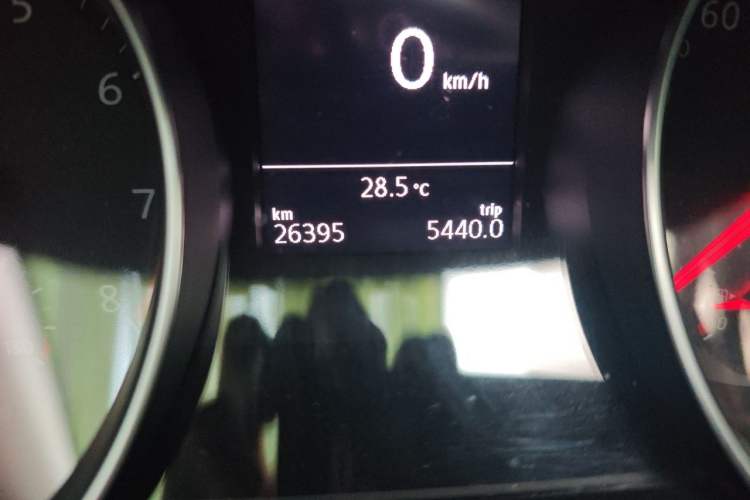 Used Volkswagen Magotan 2020 330TSI DSG Leading Model Odometer Close Up