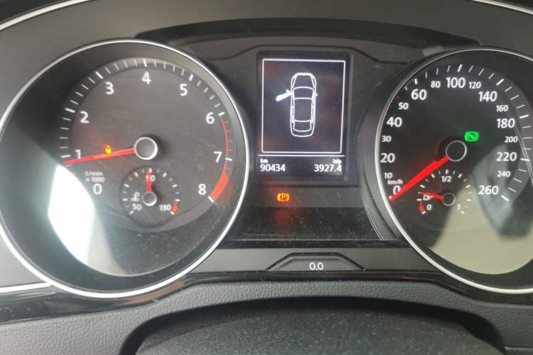 Used Volkswagen Magotan 2020 330TSI DSG Leading Model Odometer Close Up