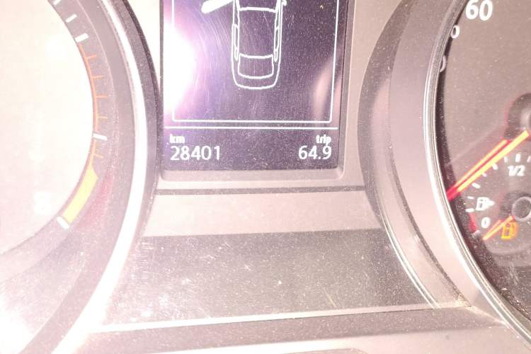 Used Volkswagen Magotan 2020 280TSI DSG Comfort Edition Odometer Close Up