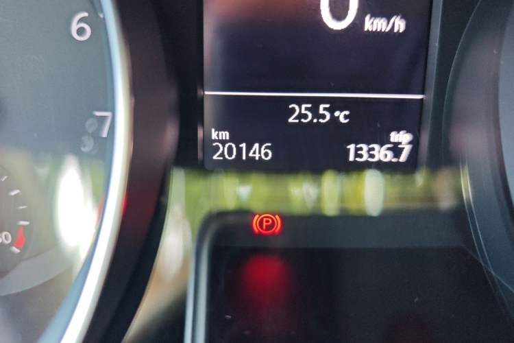 Used Volkswagen Magotan 2020 330TSI DSG Leading Model Odometer Close Up
