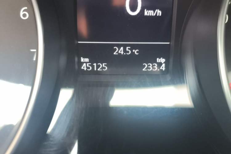 Used Volkswagen Magotan 2020 330TSI DSG Leading Model Odometer Close Up