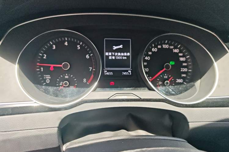 Used Volkswagen Magotan 2020 330TSI DSG Leading Model Odometer Close Up