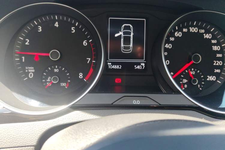 Used Volkswagen Magotan 2020 330TSI DSG Luxury Edition Odometer Close Up