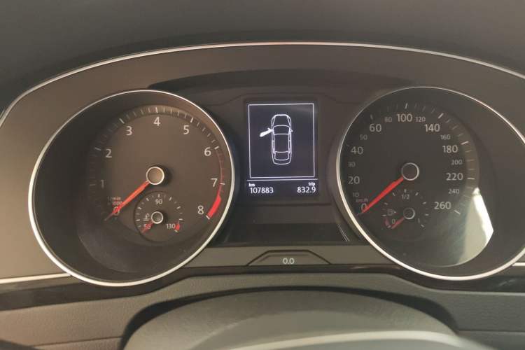 Used Volkswagen Magotan 2020 330TSI DSG Leading Model Odometer Close Up