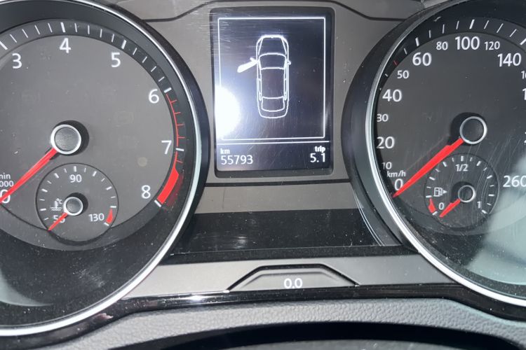 Used Volkswagen Magotan 2020 330TSI DSG Leading Model Odometer Close Up