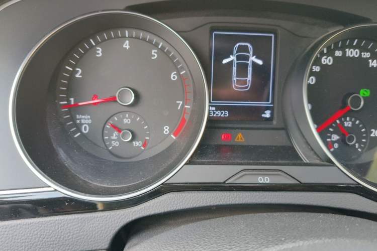 Used Volkswagen Magotan 2020 330TSI DSG Leading Model Odometer Close Up