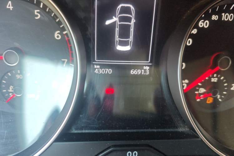 Used Volkswagen Magotan 2020 280TSI DSG Comfort Edition Odometer Close Up