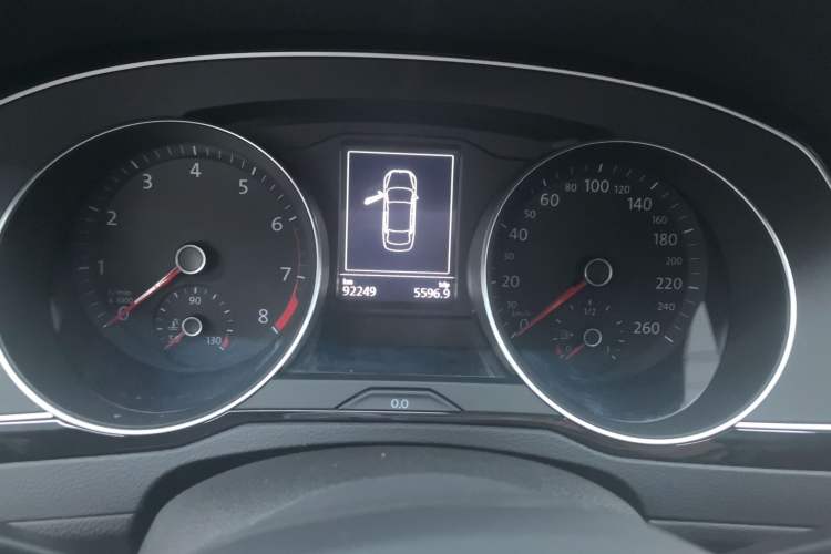 Used Volkswagen Magotan 2020 330TSI DSG Leading Model Odometer Close Up