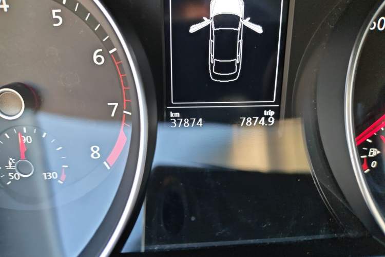 Used Volkswagen Magotan 2020 330TSI DSG Leading Model Odometer Close Up