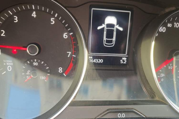 Used Volkswagen Magotan 2020 330TSI DSG Leading Model Odometer Close Up