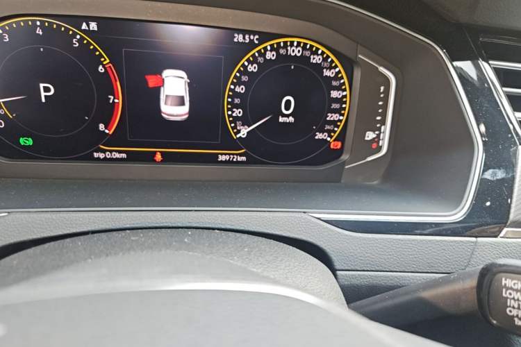 Used Volkswagen Magotan 2020 330TSI DSG Luxury Edition Odometer Close Up