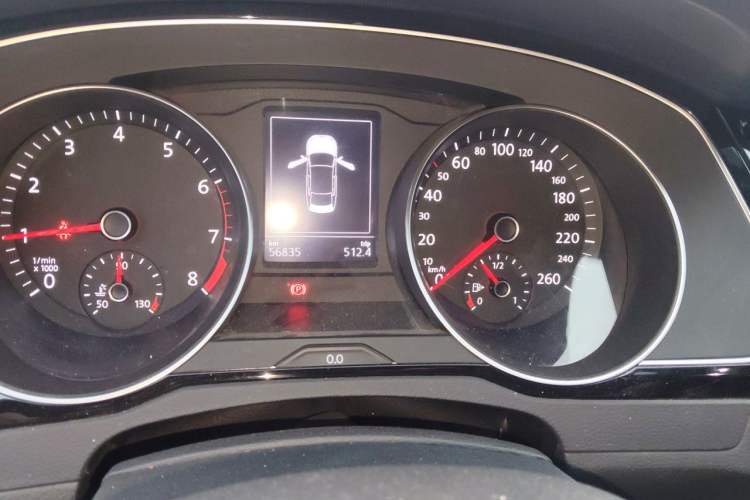 Used Volkswagen Magotan 2020 330TSI DSG Leading Model Odometer Close Up
