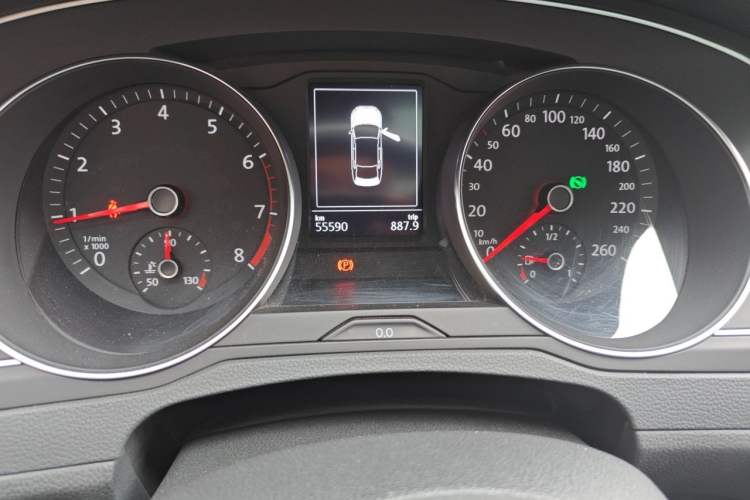 Used Volkswagen Magotan 2020 280TSI DSG Comfort Edition Odometer Close Up