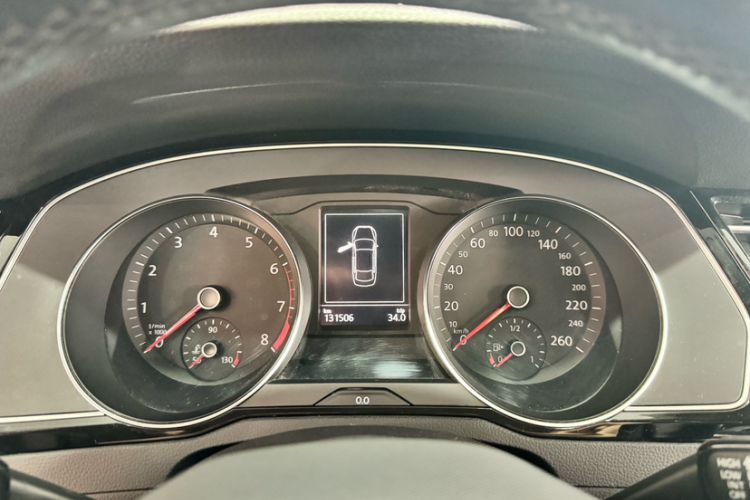 Used Volkswagen Magotan 2020 330TSI DSG Leading Model Odometer Close Up