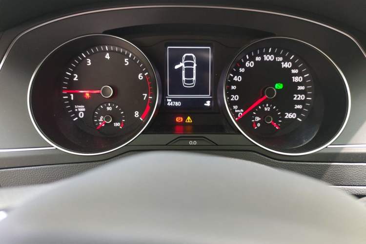 Used Volkswagen Magotan 2020 280TSI DSG Comfort Edition Odometer Close Up