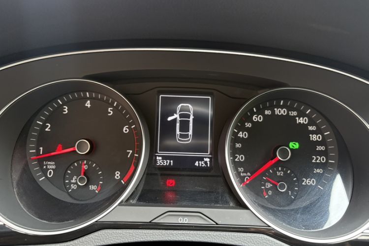 Used Volkswagen Magotan 2020 330TSI DSG Leading Model Odometer Close Up