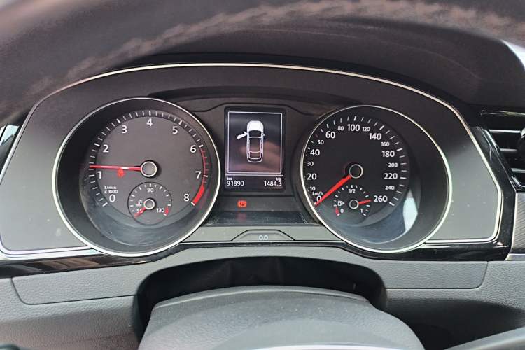 Used Volkswagen Magotan 2020 330TSI DSG Leading Model Odometer Close Up