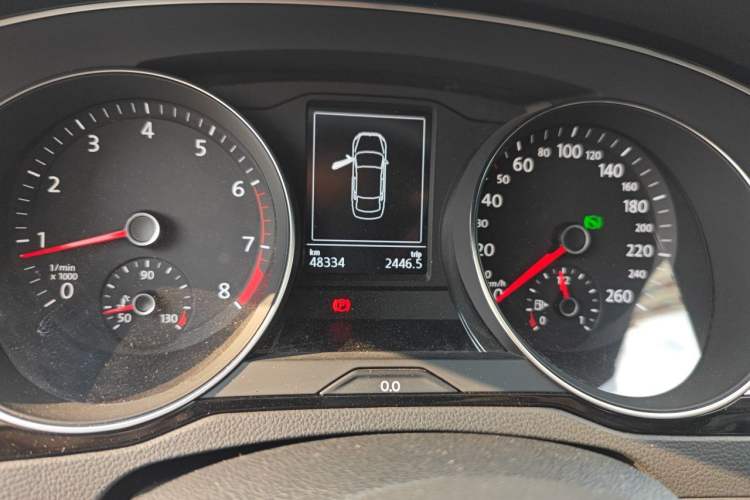 Used Volkswagen Magotan 2020 330TSI DSG Leading Model Odometer Close Up