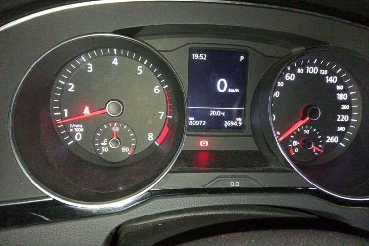 Used Volkswagen Magotan 2020 330TSI DSG Leading Model Odometer Close Up