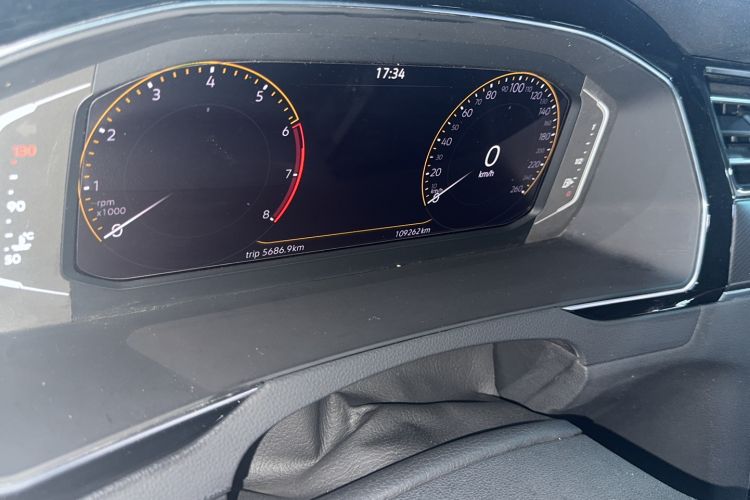 Used Volkswagen Magotan 2020 330TSI DSG Luxury Edition Odometer Close Up