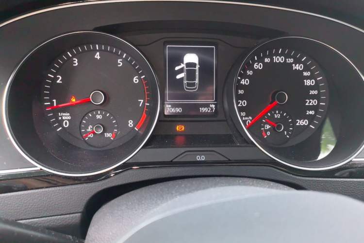 Used Volkswagen Magotan 2020 330TSI DSG Leading Model Odometer Close Up