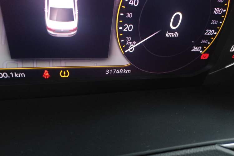 Used Volkswagen Magotan 2020 330TSI DSG Luxury Edition Odometer Close Up