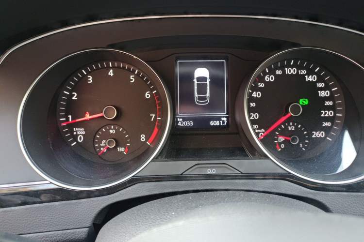 Used Volkswagen Magotan 2020 330TSI DSG Leading Model Odometer Close Up