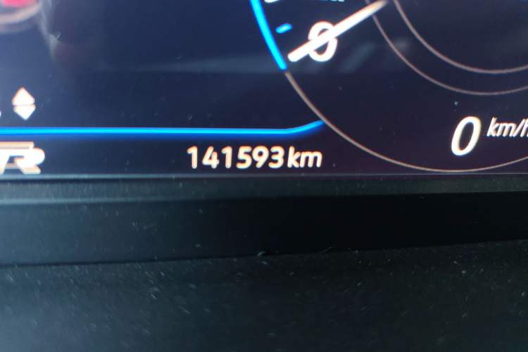 Used Volkswagen Magotan 2020 330TSI DSG Luxury Edition Odometer Close Up