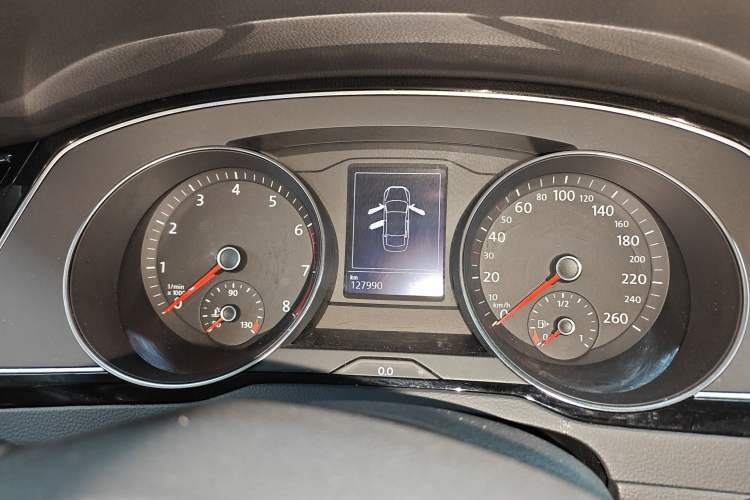 Used Volkswagen Magotan 2020 330TSI DSG Leading Model Odometer Close Up