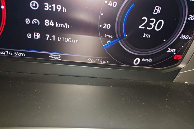 Used Volkswagen Magotan 2020 330TSI DSG Luxury Edition Odometer Close Up