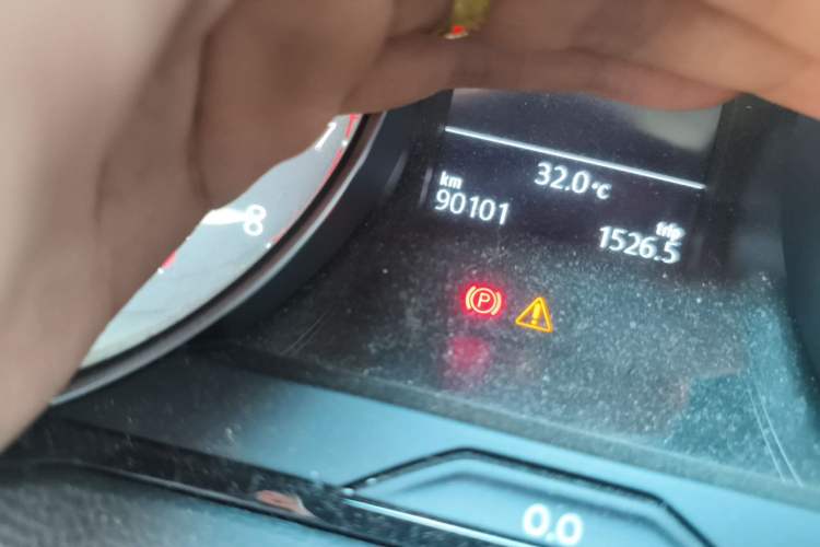 Used Volkswagen Magotan 2020 330TSI DSG Leading Model Odometer Close Up
