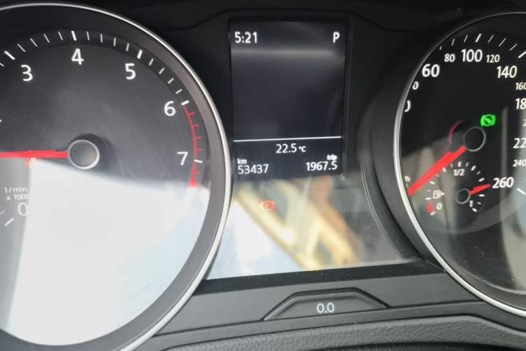 Used Volkswagen Magotan 2020 280TSI DSG Comfort Edition Odometer Close Up