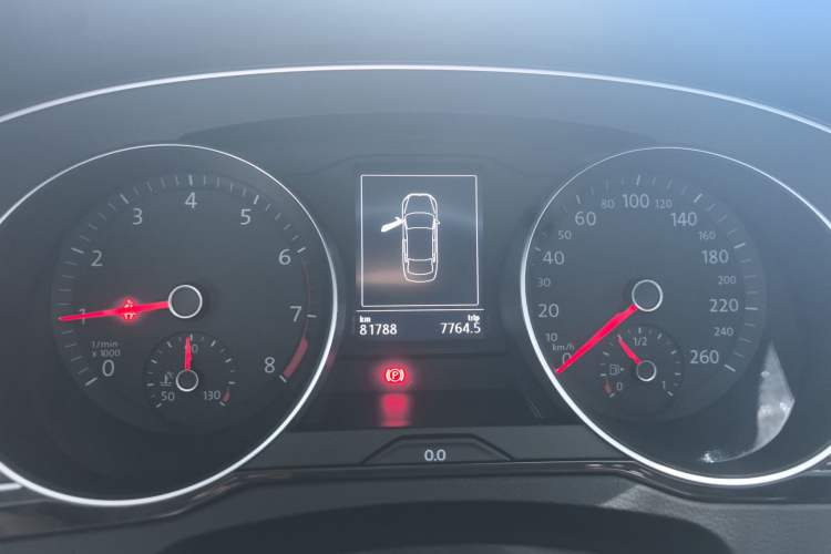 Used Volkswagen Magotan 2020 330TSI DSG Leading Model Odometer Close Up